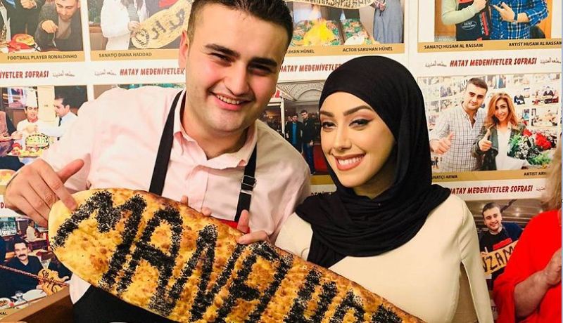 الشيف “بوراك” يفاجئ منال حدلي بعرض زواج وهذه ردة فعلها!