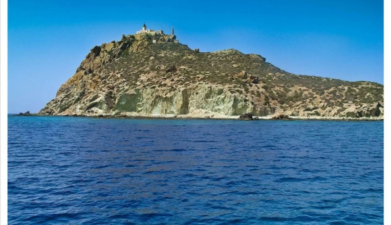 العثــــــور عــــــلى سيـــــارة حربيــــة فرنسيــــة ومـــدفعين في أعمـــاق جــــزر «حبيبـــــــاس» بعين تيمــــوشنت!