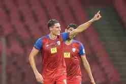 بالفيديو.. مُدافع الخضر يُسجل هدفا رائعا ضد الهلال