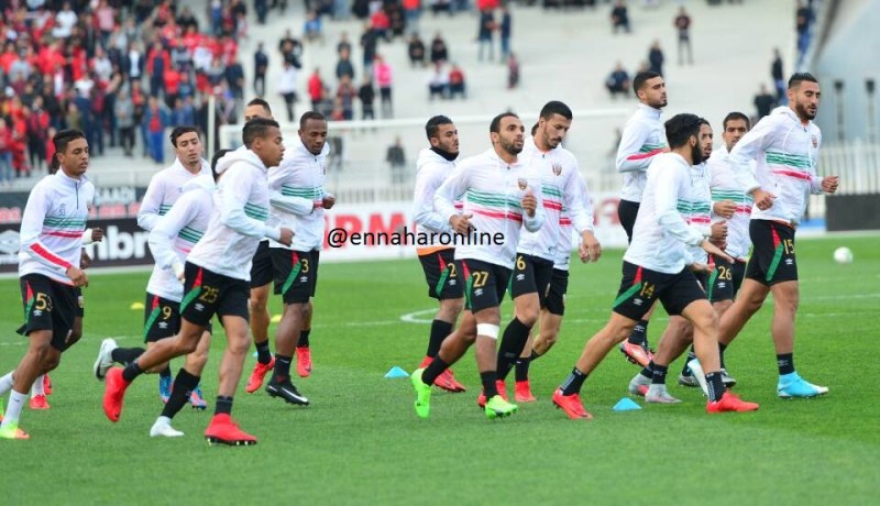 إدارة المولودية تُسرح 4 لاعبين وتُهدد قراوي