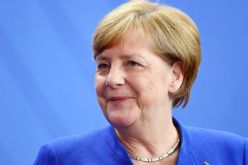 ميركل: إتفقنا على ضرورة تسوية الأزمة الليبية سياسيا