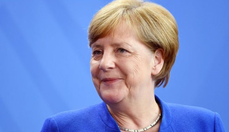 ميركل: إتفقنا على ضرورة تسوية الأزمة الليبية سياسيا