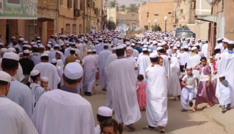 صلاة مشتركة بين كل أطياف مدينة القرارة يوم العيد في غرداية