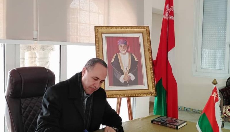 ميهوبي يوقع على سجل التعازي بسفارة عُمان لدى الجزائر