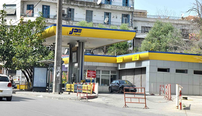 نفطال تطمئن زبائنها بشأن وفرة المواد البترولية بمحطات الخدمات