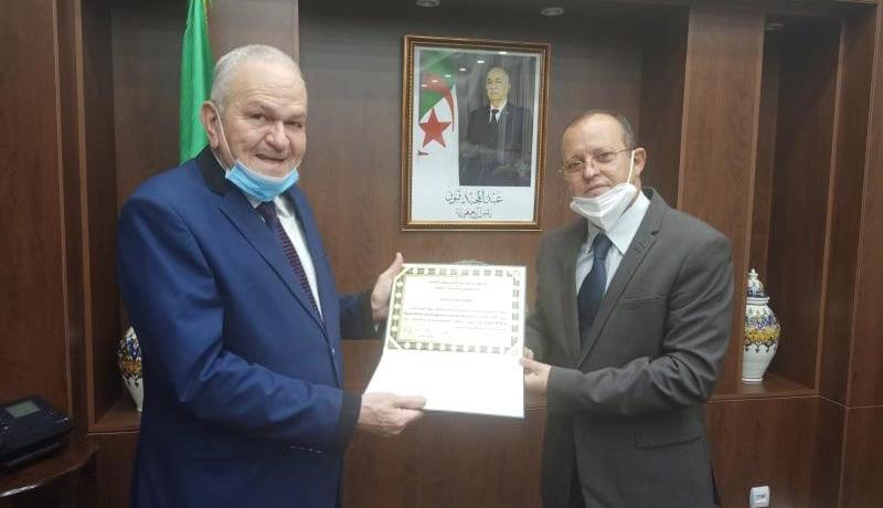 بالصور.. ناصري يكرم ناصر جامه المدير العام لصندوق الضمان والكفالة المتبادلة في الترقية