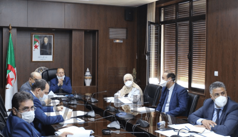 وزير السكن يجتمع مع المدراء التابعين للقطاع لولايات الجنوب