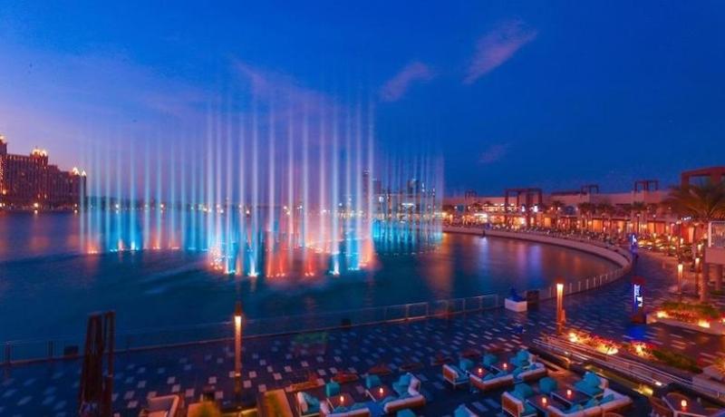 افتتاح أكبر نافورة مياه بالعالم في دبي