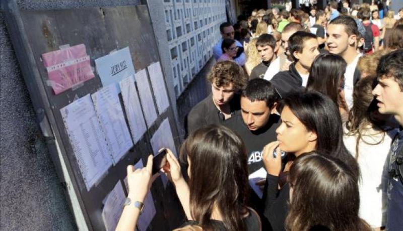 تلميذة كفيفة من بسكرة اجتازت “الباك” ووجدت نفسها غائبة في قائمة النتائج