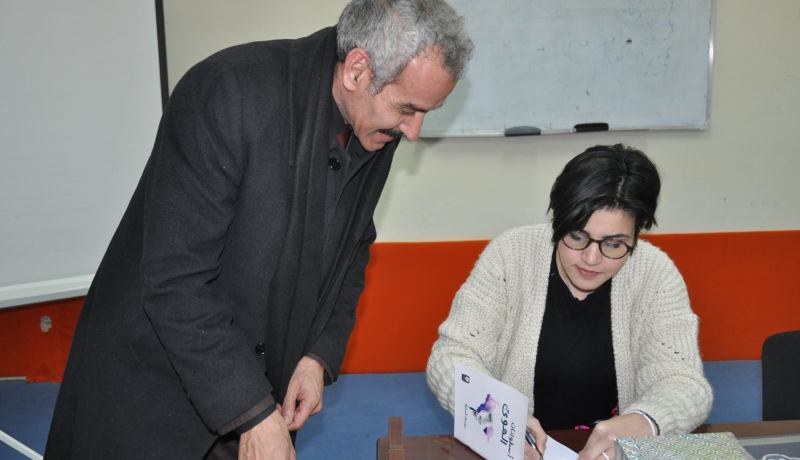 “أسطوانات الهوى” أول إصدار باللغة العربية للشاعرة نجمة المليك