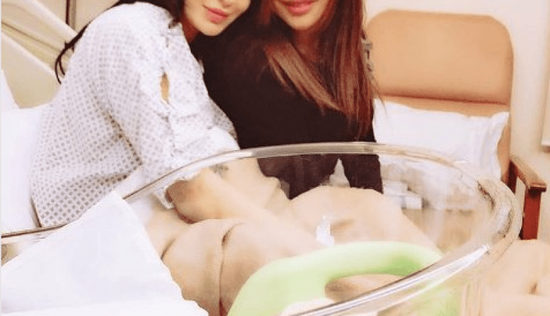 نجوى كرم تزور سيرين عبد النور بعد وضعها “كريستيانو”