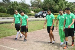 الفرنسيون: “نجوم الخضر يقصدون الجزائر للتنزّه”!