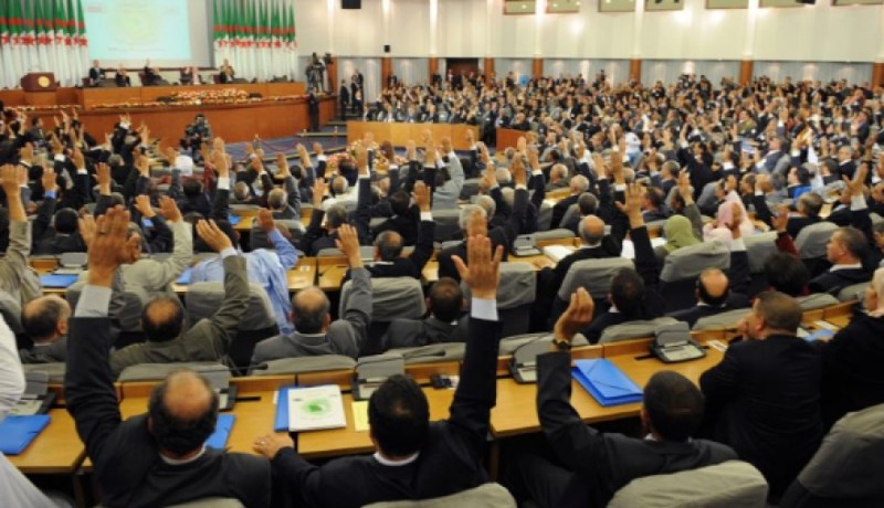 المصادقة على مشروع قانون البريد والمواصلات والتجارة الإلكترونية