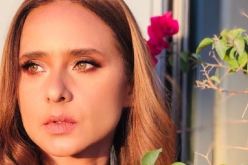 نيللي كريم في أول ظهور لها بعد استئصالها لورم حميد من الوجه