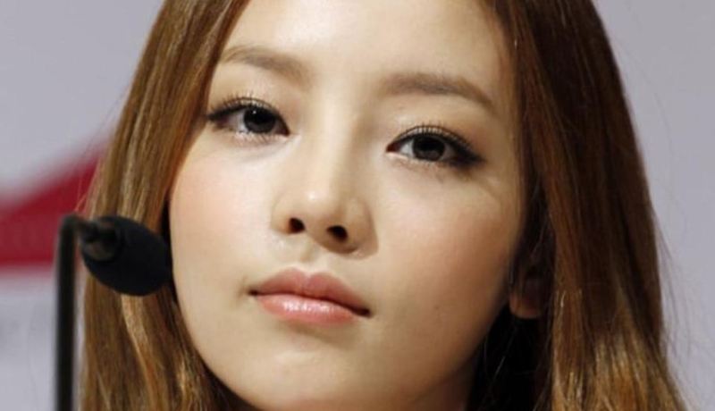 بعد شهر على إنتحار صديقتها.. وفاة نجمة الكيبوب الكورية “هارا” في ظروف غامضة