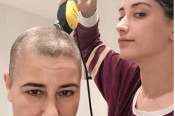 “هازال كايا” تبكي جمهورها بصورة والدتها