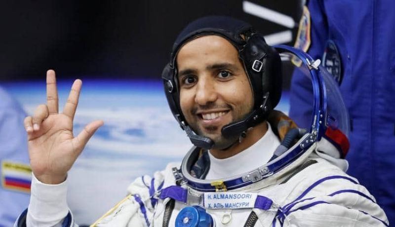 بالفيديو.. رائد الفضاء الإماراتي هزاع المنصوري يعود إلى الأرض