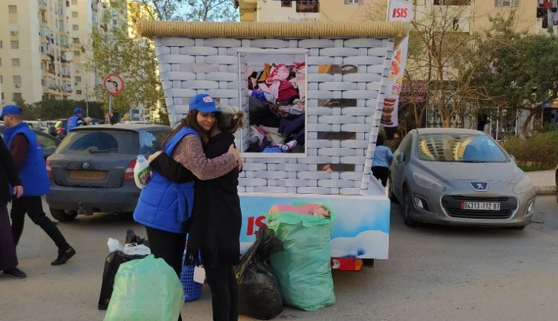 هنكل الجزائر تطلق “قافلة الملابس التضامنیة”بقيادة شركة إيزيس