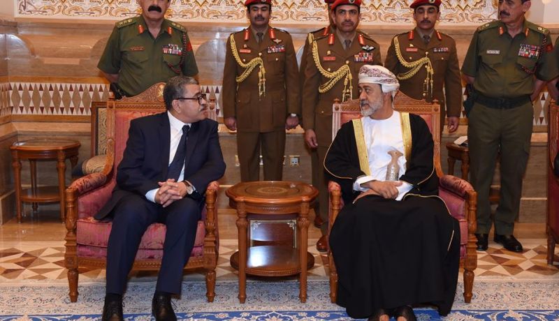 جراد يُستقبل من طرف السلطان هيثم بن طارق ويُقدم له تعازي الجزائر