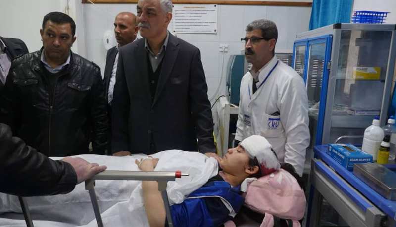 بالصور.. والي بجاية يزور المصابين في حادث مرور اصطدام شاحنة وحافلة تويوتا