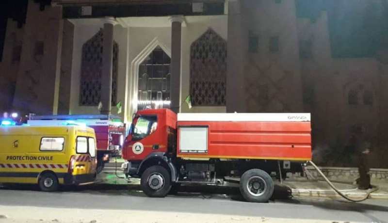 بالصور.. حريق في مقر بلدية سيدي خويلد بورقلة