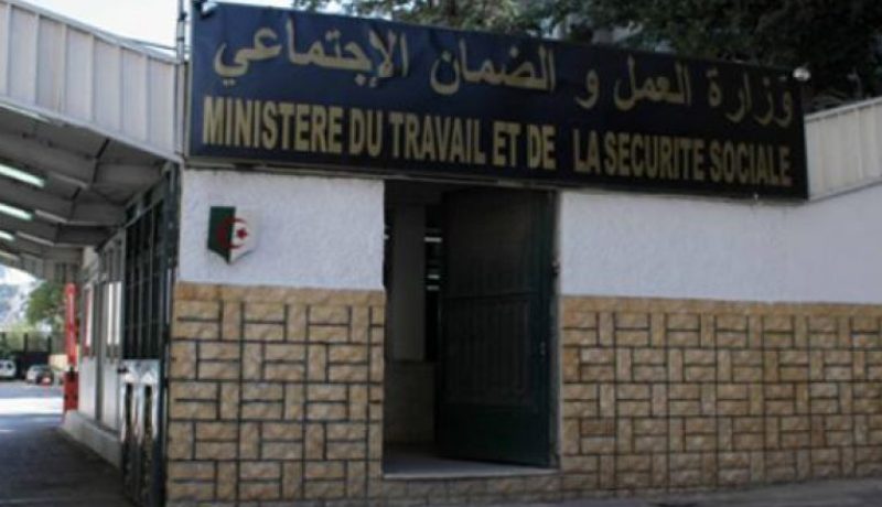 وزارة العمل تنفي إصدارها لتعليمات تخص الإقتطاع من رواتب عمال الإدماج المهني