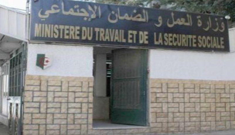 فتح حساب خاص بالمراسل لمراسلة صندوق التقاعد والإيداع الرسمي للملف يتم بعد تحديد موعد إلكترونيا