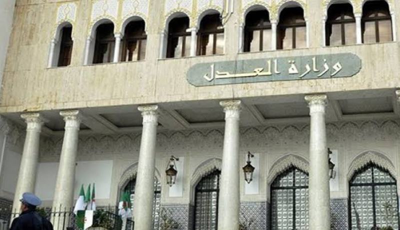 وزارة العدل توضح بخصوص حضور أحمد أويحيى جنازة شقيقه