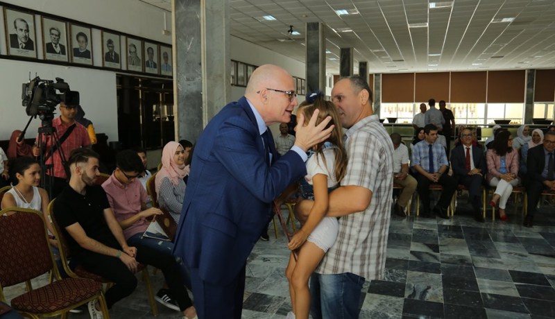 وزير العمل يكرم أبناء عمال وموظفي الوزارة المتفوقين