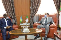 وزير التربية يستقبل سفير رواندا