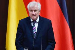 ألمانيا: وزير الداخلية يدعو لتعزيز الإجراءات الأمنية أمام المساجد