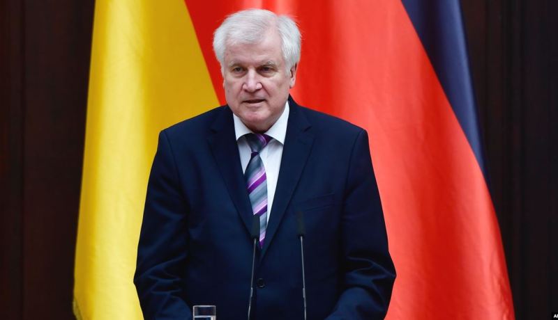 ألمانيا: وزير الداخلية يدعو لتعزيز الإجراءات الأمنية أمام المساجد