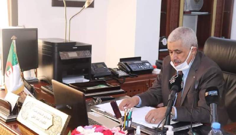 وزير السياحة يعزي في وفاة مدير غرفة الصناعة التقليدية والحرف للنعامة