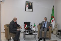 وزير الصناعة يتباحث سبل التعاون الإقتصادي مع سفير المجر بالجزائر