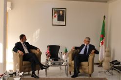 وزير الصناعة يستقبل سفير المملكة المتحدة بالجزائر