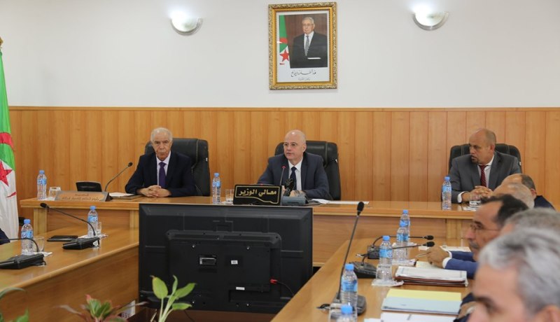 توزيع 8980 محل تجاري على الشباب قريبا