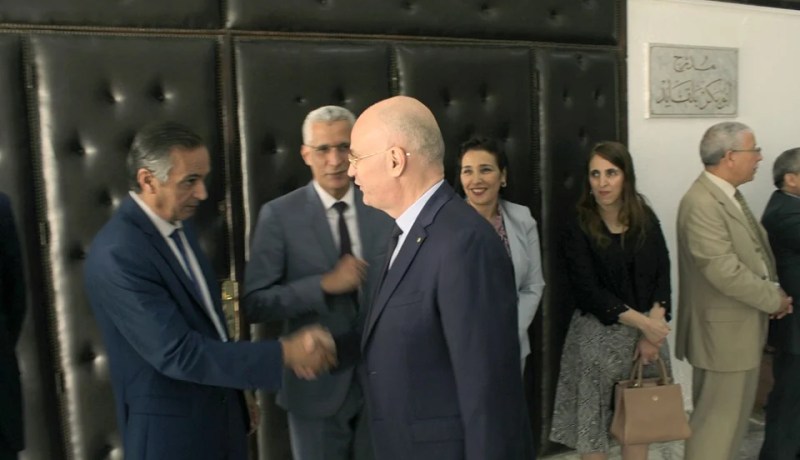 بالصور.. وزير العمل يتبادل تهاني عيد الفطر مع إطارات القطاع