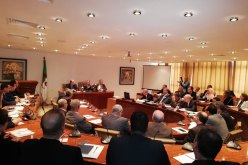 جميلة تمازيرت تدرس أداء المجمعات الصناعية