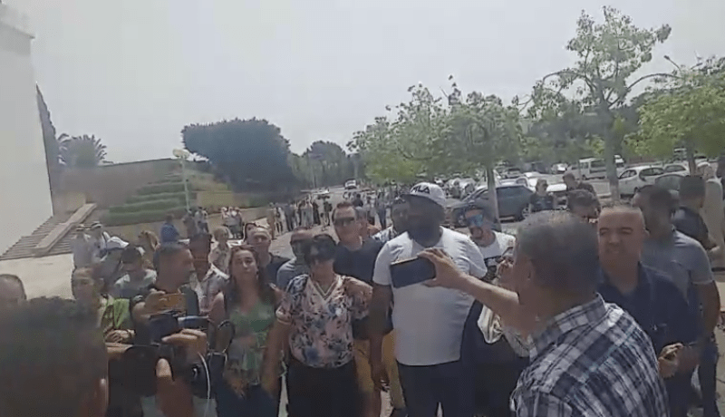 فنانون ينظمون وقفة احتجاجية أمام قصر الثقافة