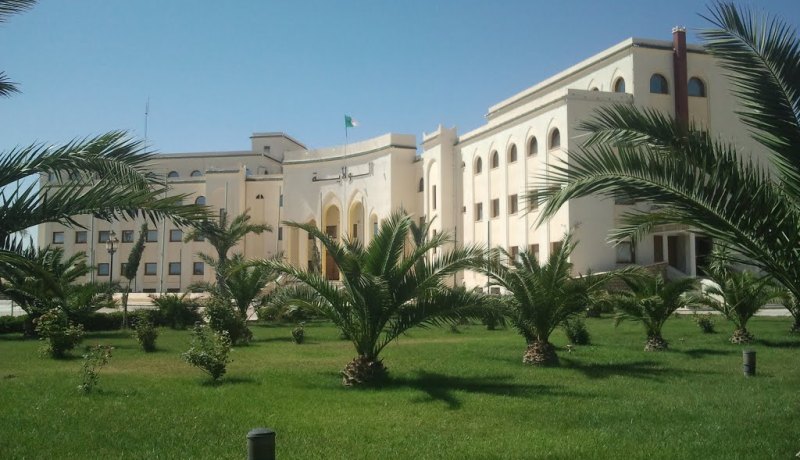 الجلفة: غلق الأسواق الأسبوعية للماشية ومنع المقاهي والمطاعم من استعمال الطاولات والكراسي