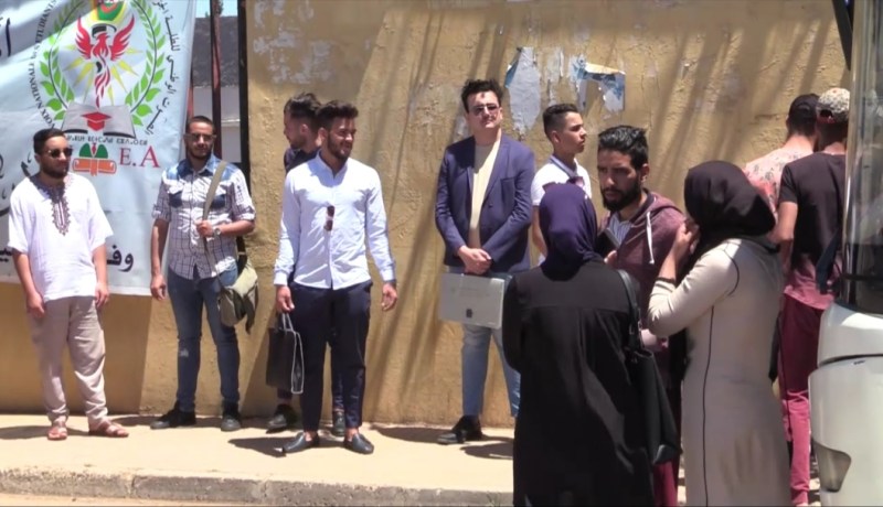 بالصور.. طلبة وهران يحتجون على حافلات النقل الجامعي المهترئة