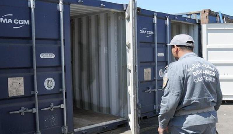 التحقيق في 3 حاويات لحوم مجمدة متواجدة بالميناء الجاف بالسانية منذ سنة بوهران
