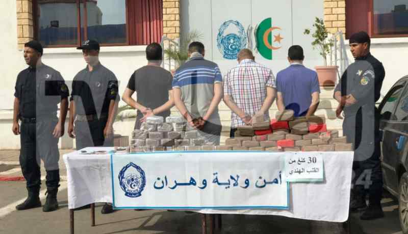 بالصور.. تفكيك شبكة مختصة في الإتجار بالمخدرات وحجز أكثر من 30 كلغ”زطلة” بوهران