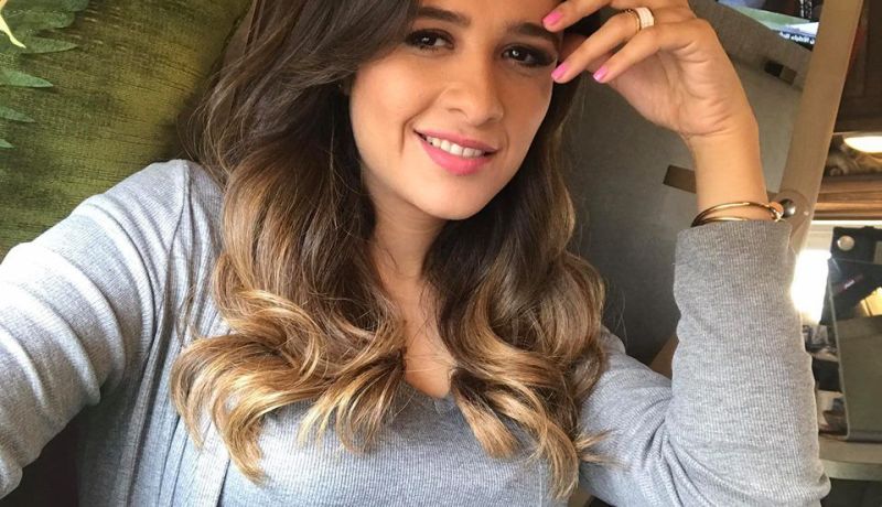 ياسمين عبد العزيز تحقّق حلم مريضة بالسرطان
