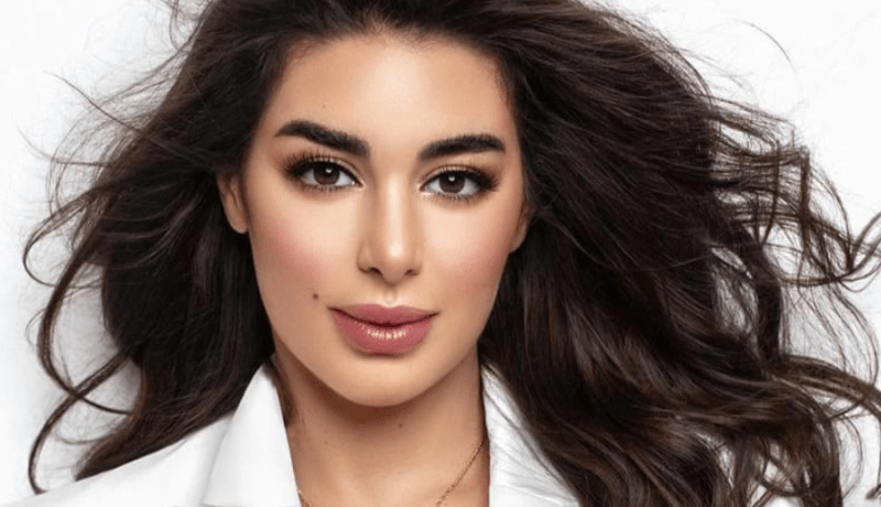 مخرج شهير يطالب ياسمين صبري بالتوقف عن التمثيل!