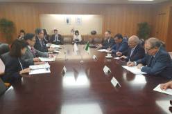 يوسفي يتحادث مع وزير الاقتصاد الياباني ويزور مصنع تويوتا في ناغويا