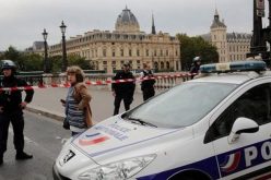 بالفيديو.. طلقات نارية تحبط عملية طعن من مختل عقليا بماتز الفرنسية