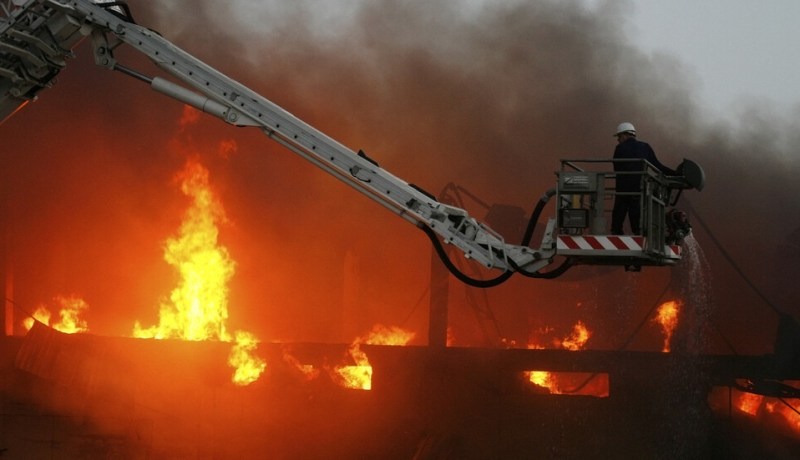 باكستان: مصرع 10 أشخاص جراء حريق في مصنع بمدينة كراتشى