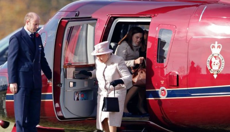 هبوط اضطراري لطائرة الملكة إليزابيث بعد تعرضها لعطل فني