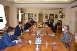 لعمامرة يجري محادثات مع الأمين العام للجامعة العربية